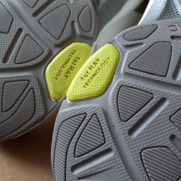 Vionic Womens White Sneakers Tennis Shoes Sz 8 lime green shoe strings - Picture 5 of 9